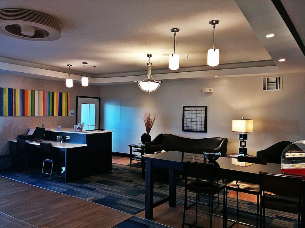 Comfort Inn & Suites Miami - Route 66 — 2