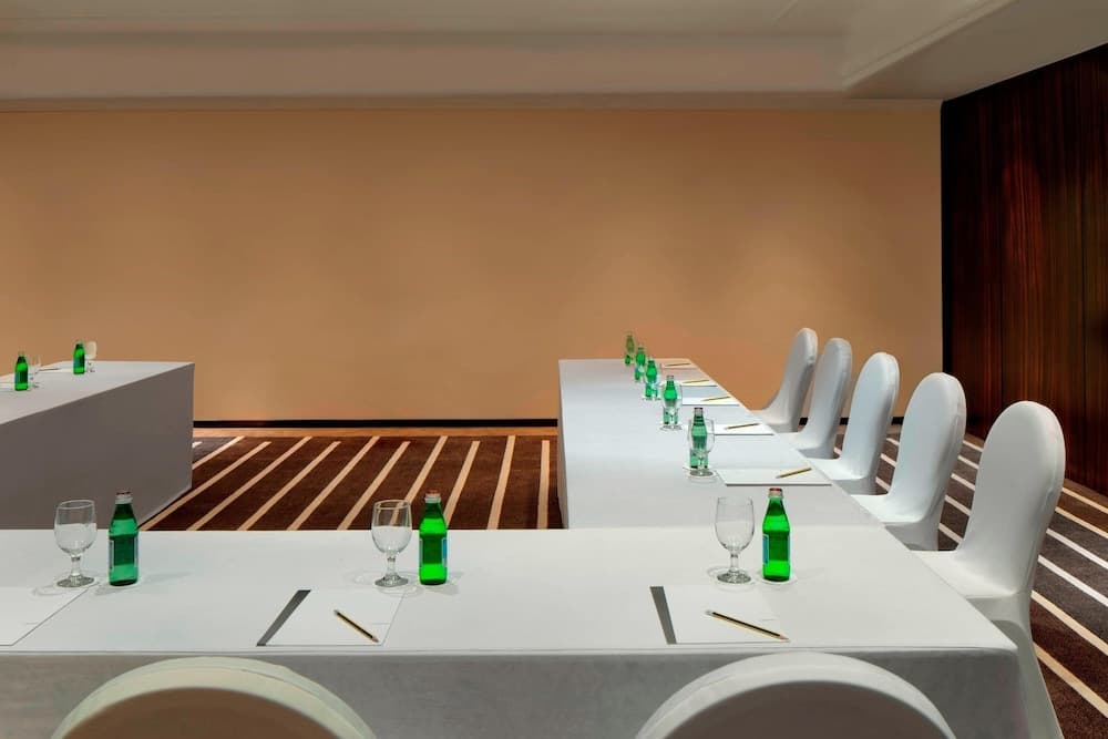 Le Meridien Dubai Hotel & Conference Centre — 27