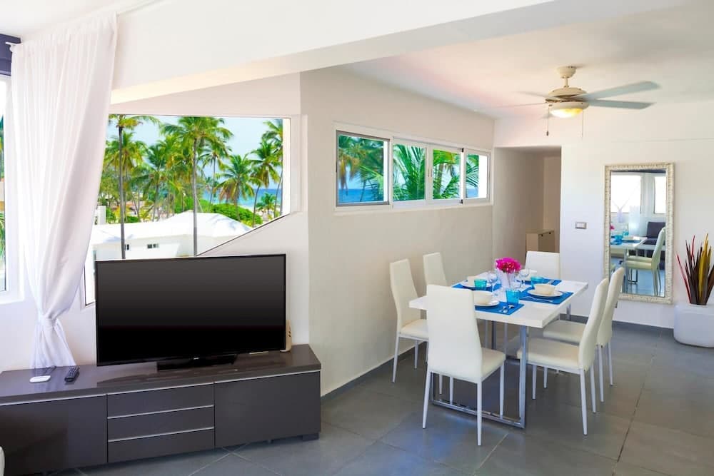 Punta Cana Beachfront Apartment With BBQ Private Terrace — 24