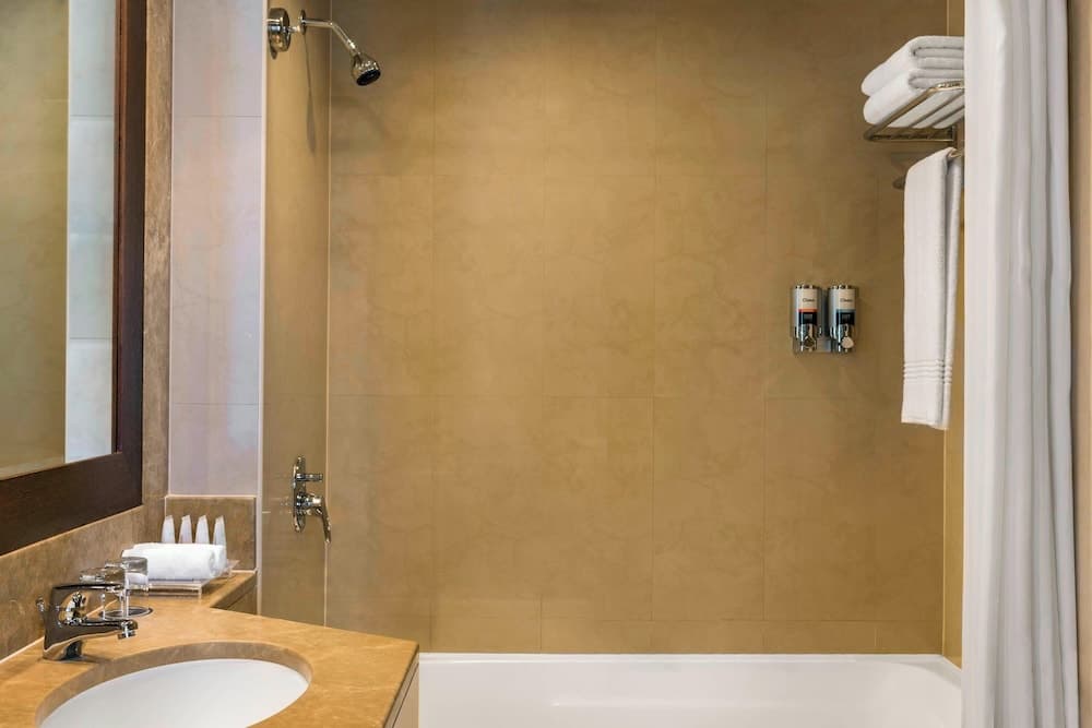 Four Points by Sheraton Sheikh Zayed Road, Dubai — 4
