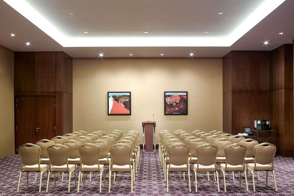 Swissotel Al Ghurair — 11