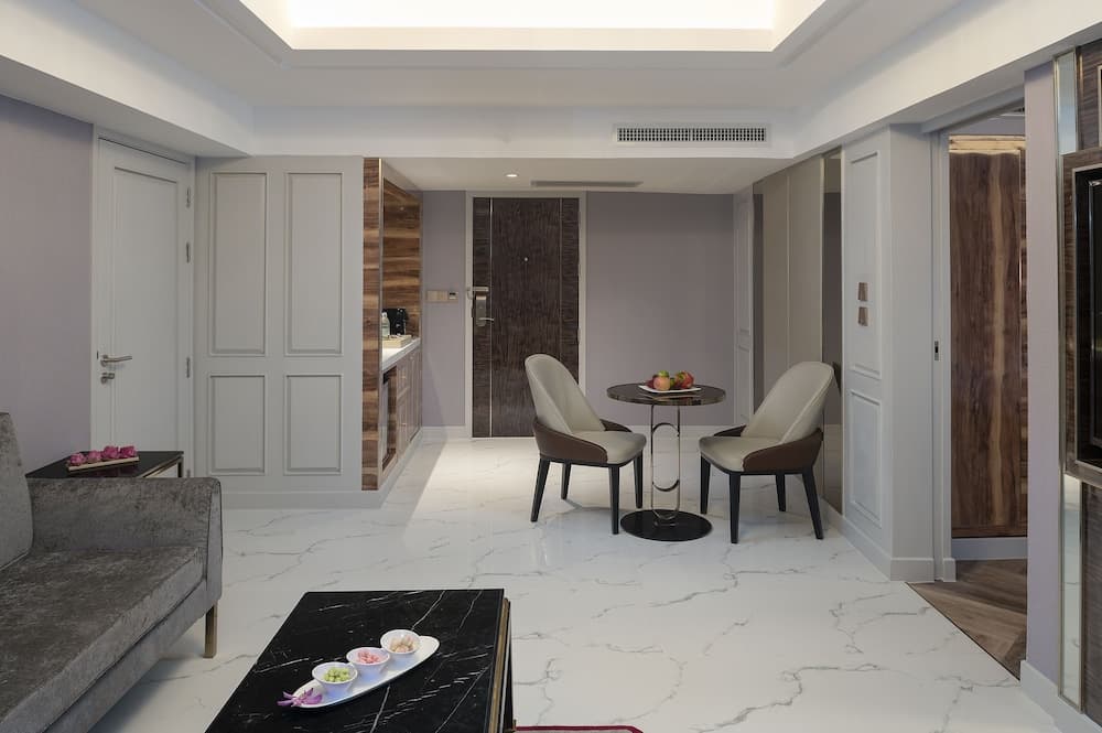 Aira Hotel Bangkok — 9