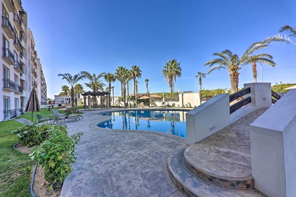 Walk to Beach: Modern Cabo Condo w/ Balcony! — 9