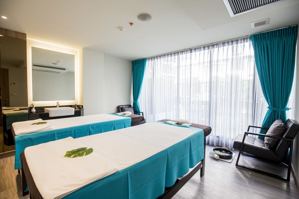 Cross Vibe Sukhumvit Hotel — 16