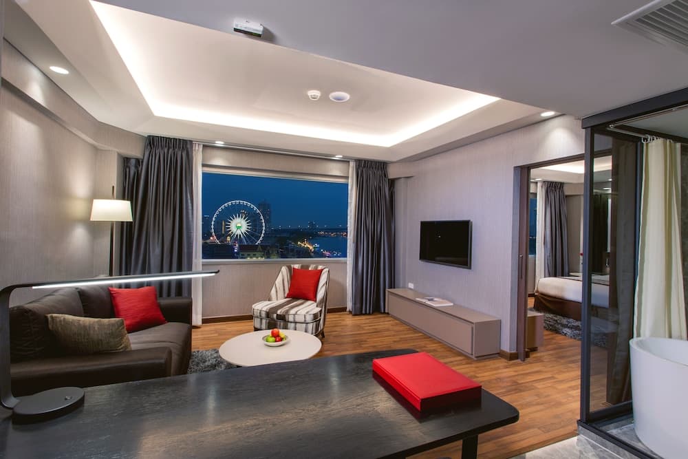 Ramada Plaza by Wyndham Bangkok Menam Fiume — 26