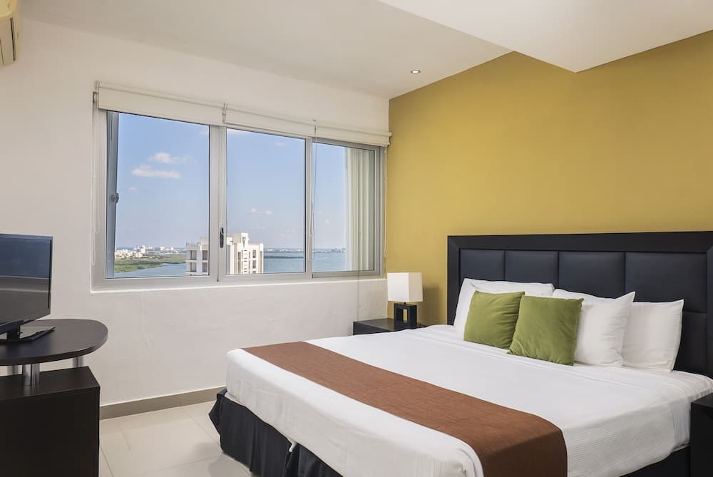 Suites Malecon Cancun — 22