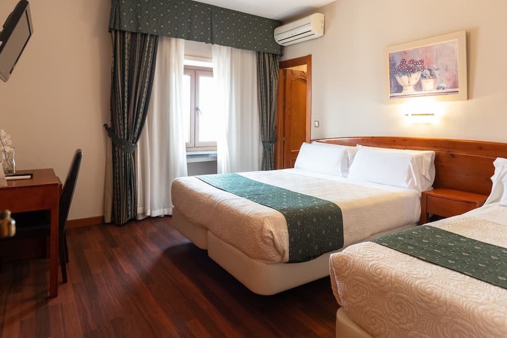 Hotel Alameda Malaga — 8
