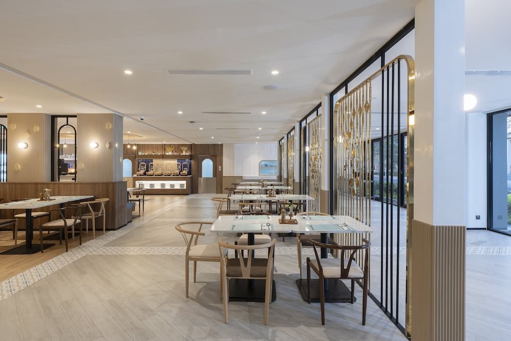 Centara Life Hotel Bangkok Phra Nakhon — 24