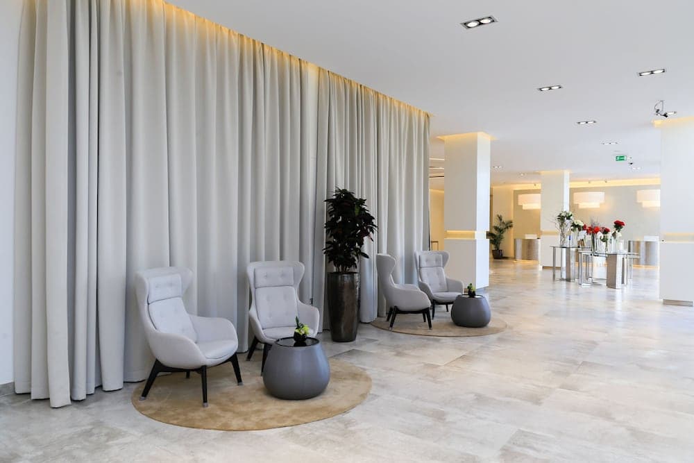 Arjaan by Rotana Dubai Media City — 9