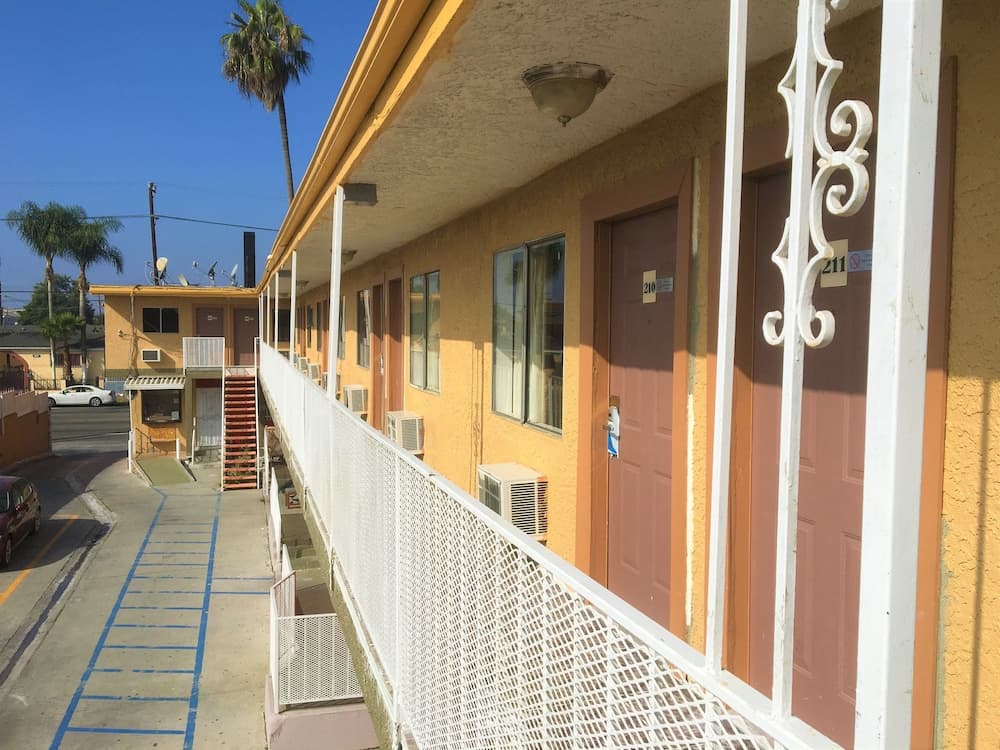 4 Star Motel — 3