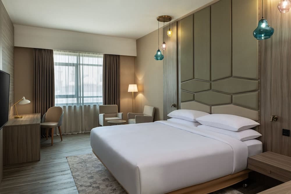 Four Points by Sheraton Production City, Dubai — 25
