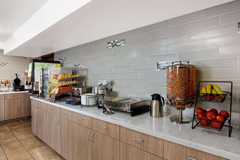 La Quinta Inn &amp; Suites by Wyndham Las Vegas Red Rock — 25