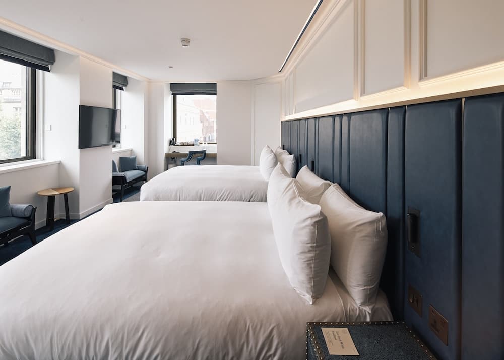 Page8, Seite Hotels — 24