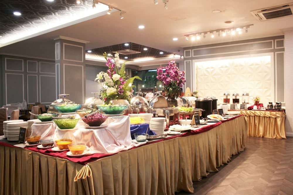 Picnic Hotel Bangkok — 23