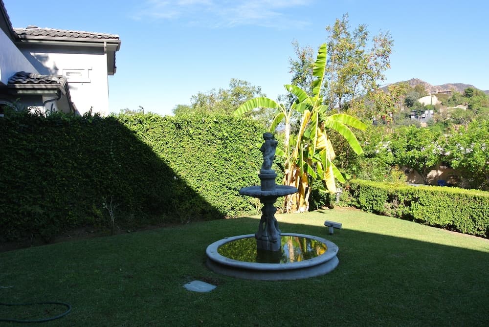 Bed and Breakfast in Hollywood Hills — 2
