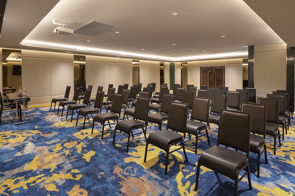 Aira Hotel Bangkok — 29