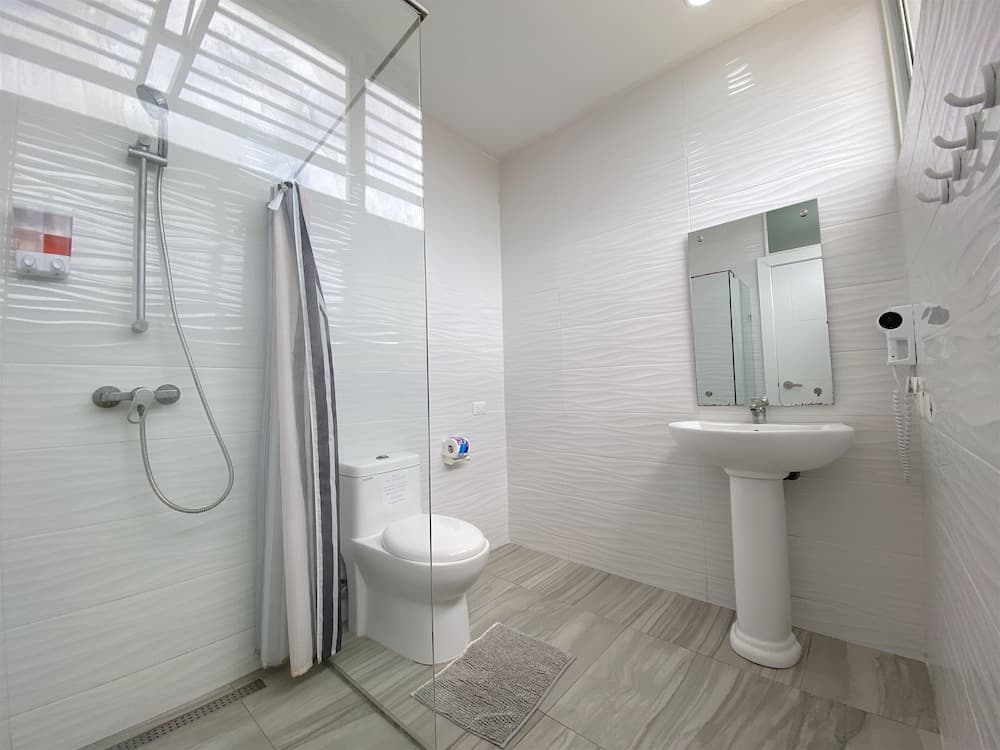 Aventura Deluxe Suites Rooftop Pool — 27