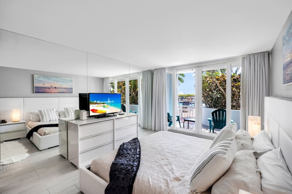 Condominio con vista a la bahía y balcón — 26