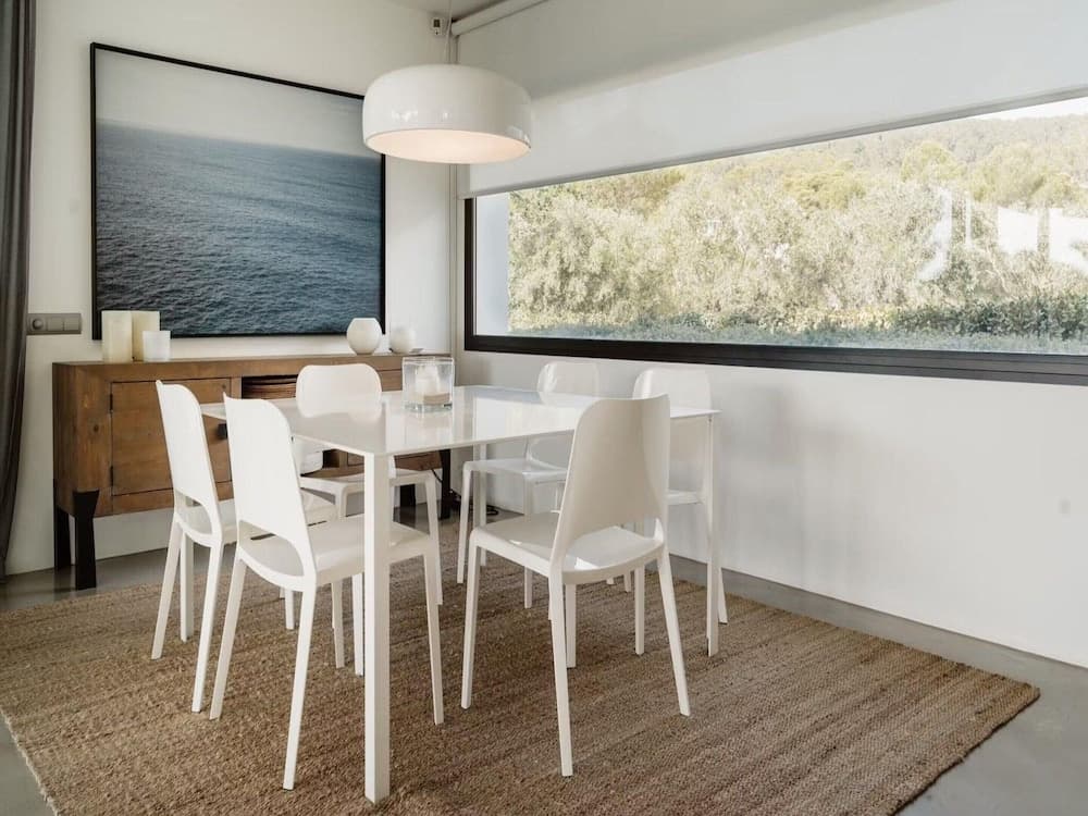 Modern Villa With Minimalistic Decor — 7