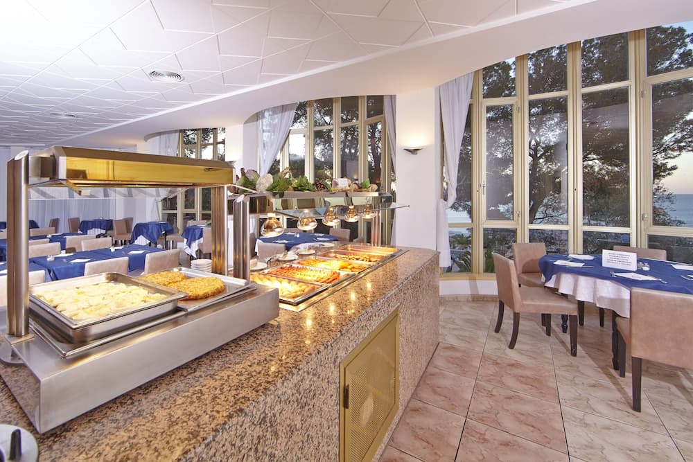 MLL Blue Bay Hotel — 4