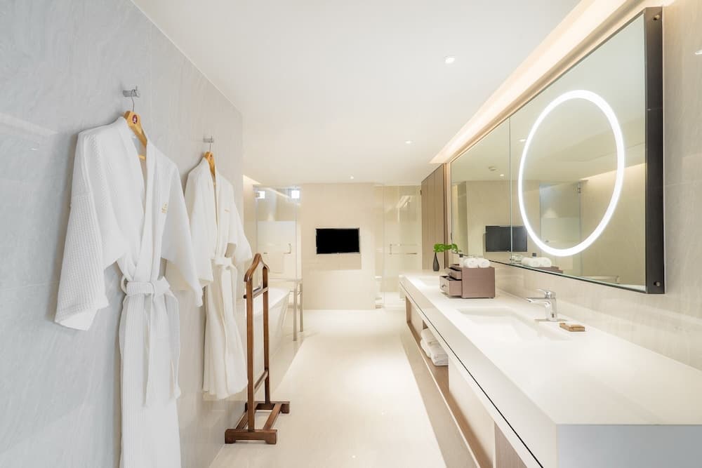 Pathumwan Princess Hotel — 24