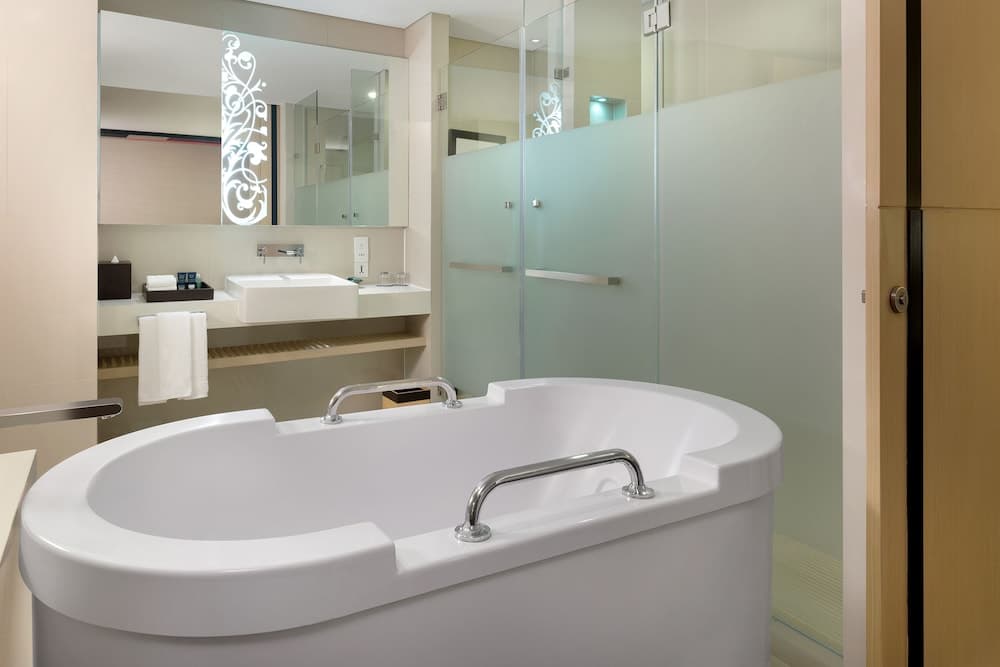 Four Points by Sheraton Bangkok, Sukhumvit 15 — 19
