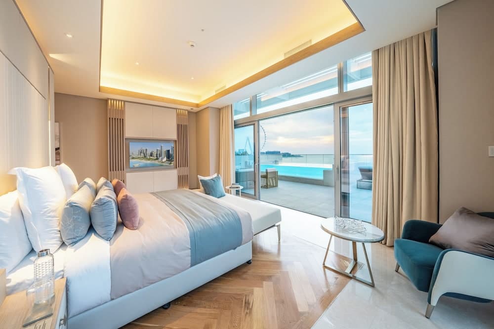 FIVE LUXE — 8