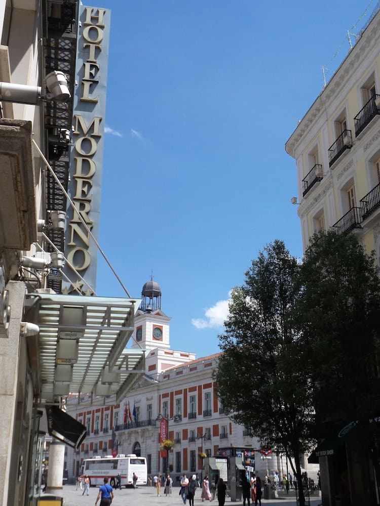 Hotel Moderno — 6