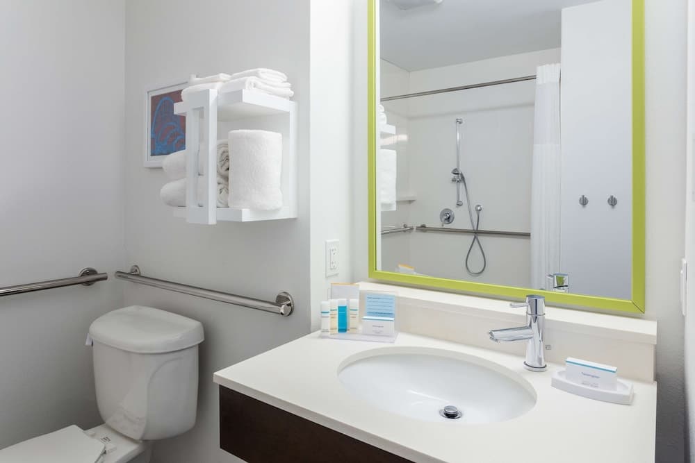 Hampton Inn & Suites Orlando Intl Dr N — 13