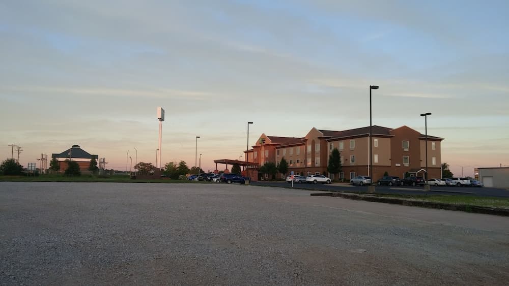 Comfort Inn & Suites Miami - Route 66 — 15