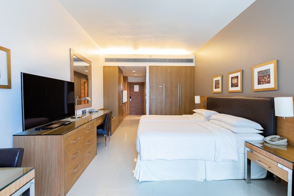 Four Points by Sheraton Bur Dubai — 22