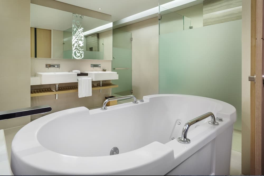 Four Points by Sheraton Bangkok, Sukhumvit 15 — 21