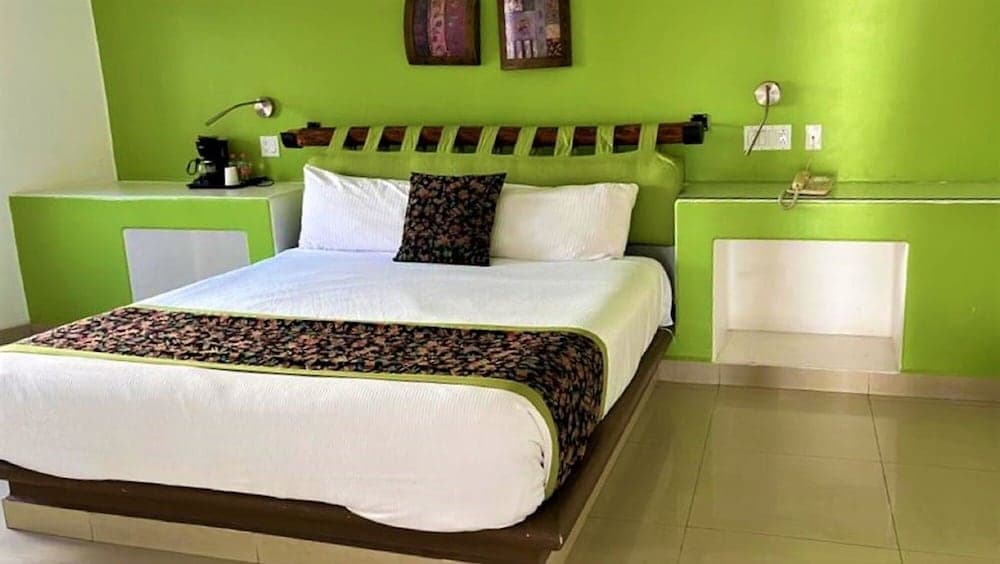 Seven Crown Express & Suites by Kavia — 17