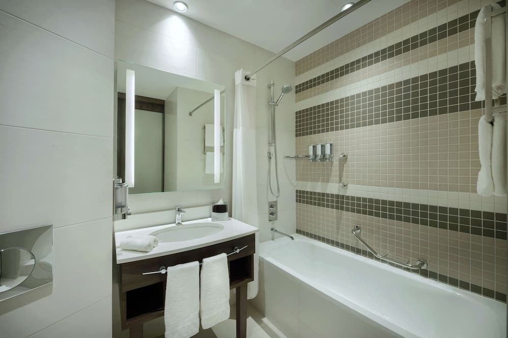 Hampton by Hilton Dubai Flughafen — 13