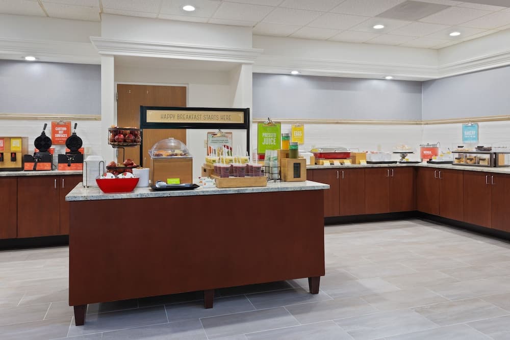 Hampton Inn & Suites Orlando Intl Dr N — 28
