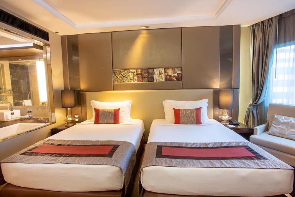 Graceland Bangkok Hotel — 11