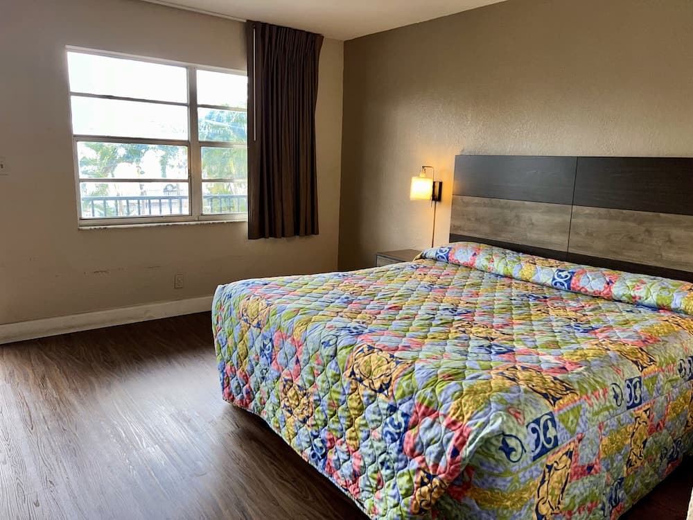 Americas Best Inn and Suites Fort Lauderdale North — 2