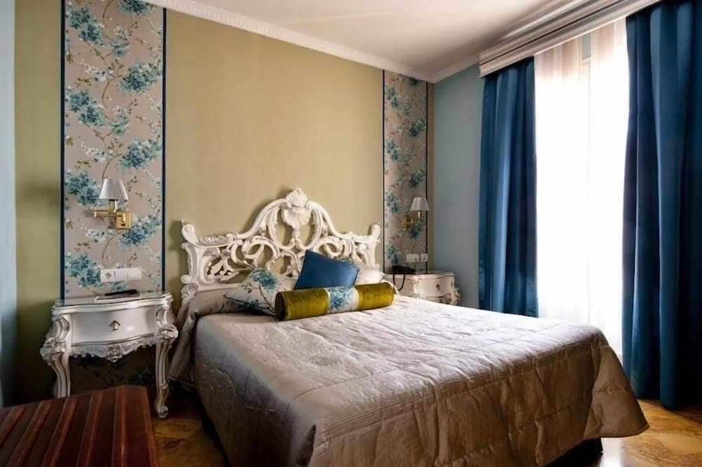 Hotel Boutique Adriano Sevilla — 9