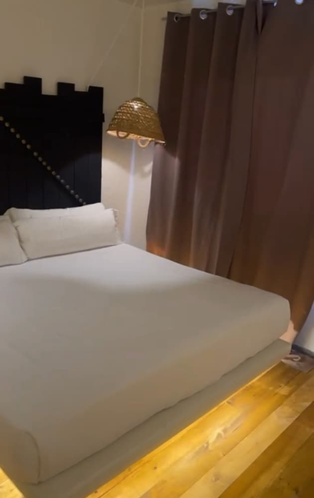 PAIISE Hotels — 13