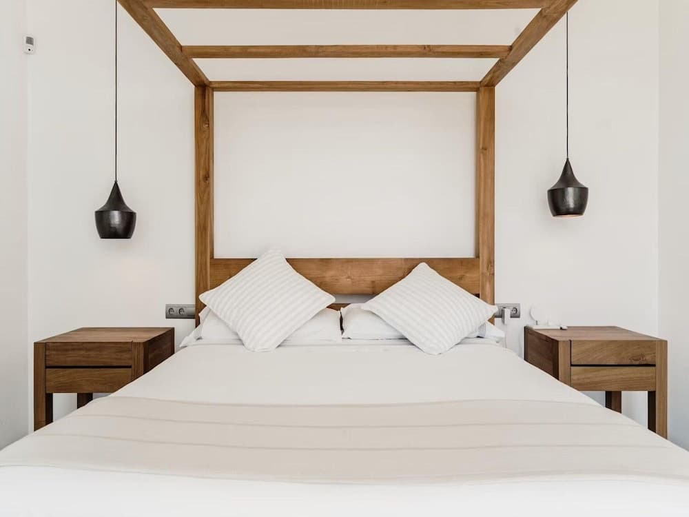 Modern Villa With Minimalistic Decor — 19
