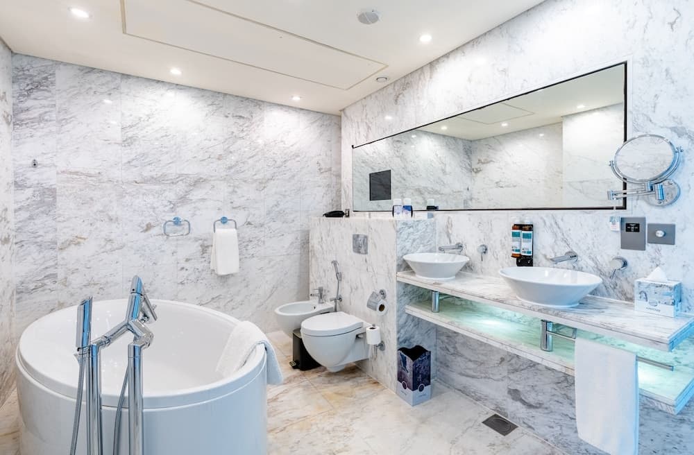 Media One Hotel Dubai — 22