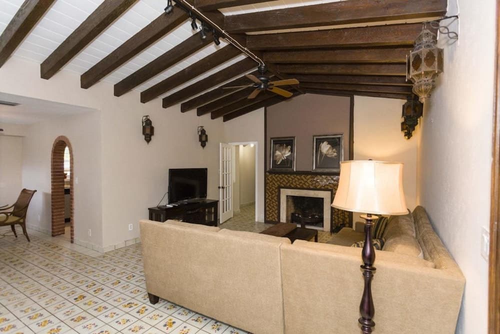 La Casa Del Mar — 11