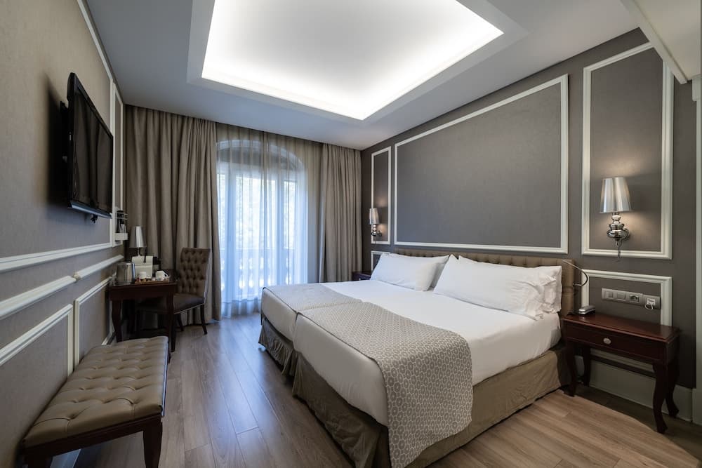 Catalonia Passeig de Gràcia — 17