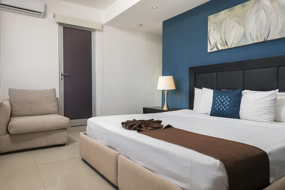 Suites Malecon Cancun — 11