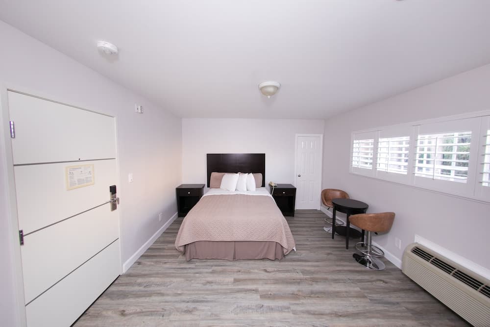Metropolitan Inn & Suites — 5