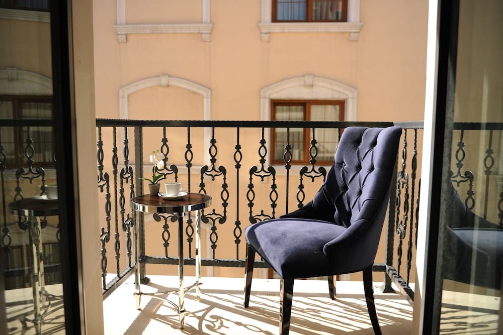 Le Petit Palace Hotel — 17
