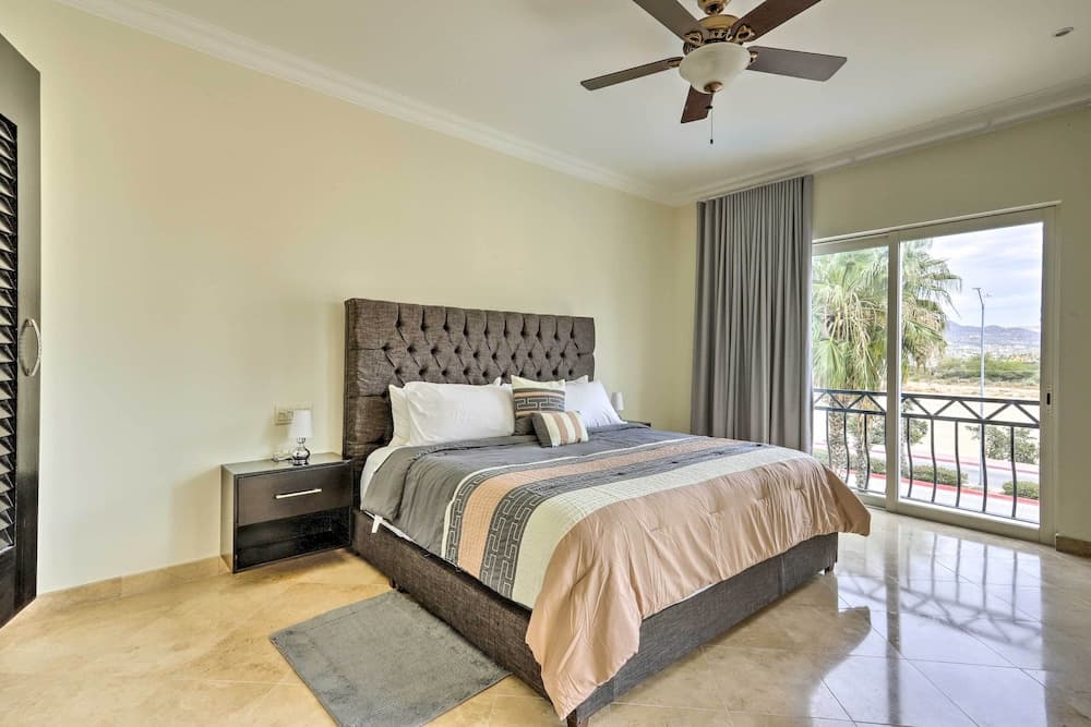 Walk to Beach: Modern Cabo Condo w/ Balcony! — 12