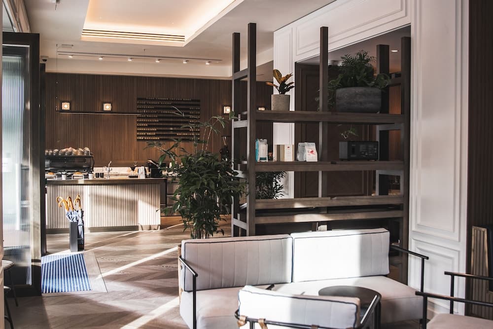 Page8, Seite Hotels — 6