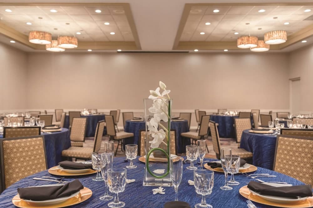 Embassy Suites by Hilton Orlando International Dr ICON Park — 23