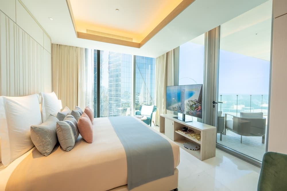 FIVE LUXE — 20